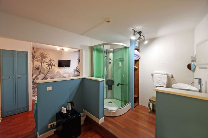 Room 48 of 61