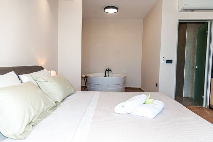 Room 6 of 35