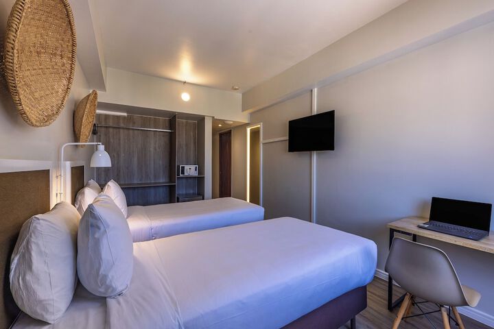 Room 25 of 43