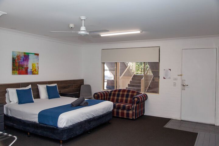 Room 32 of 89
