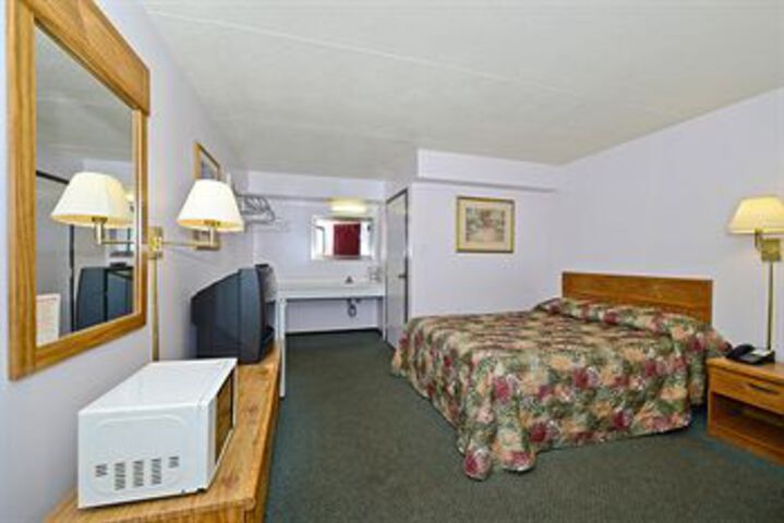 Room 5 of 11