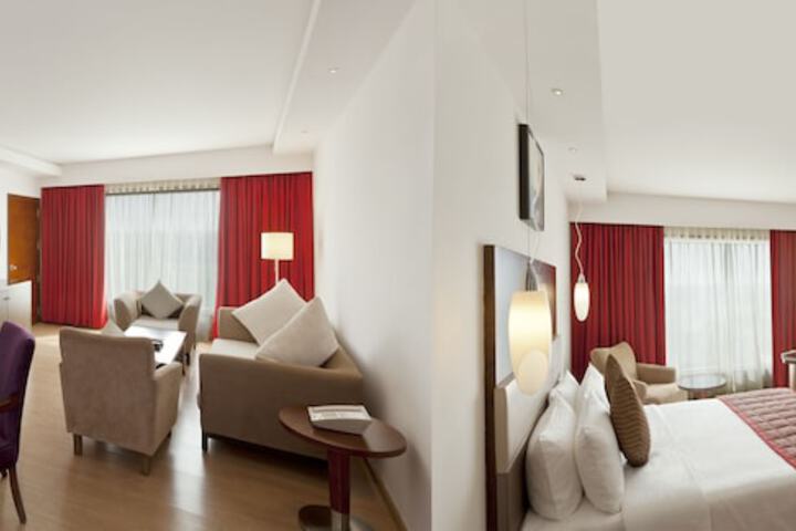 Room 10 of 36