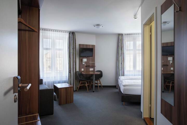 Room 16 of 45