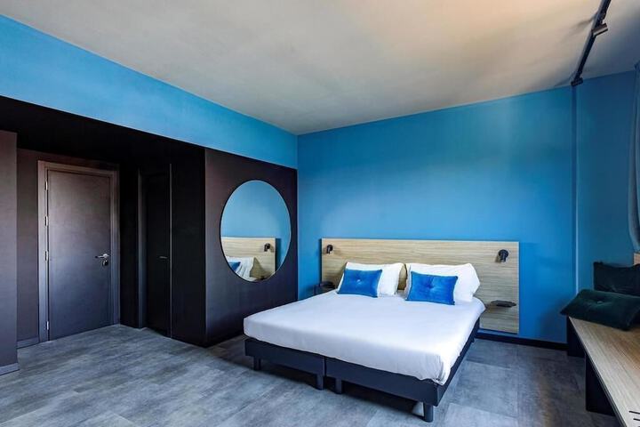 Room 15 of 107