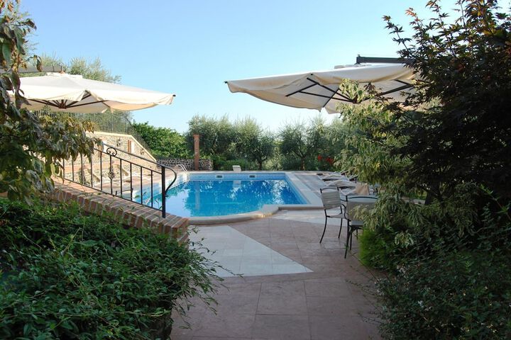 Pool 19 of 44