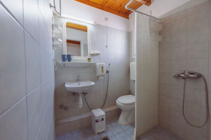 Room 105 of 139