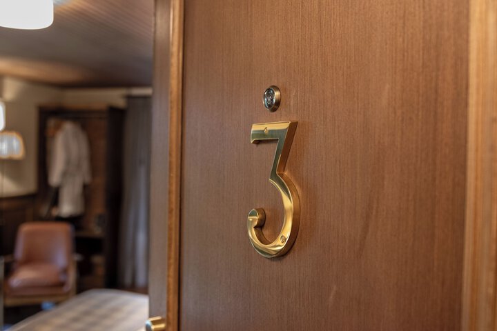 Room 11 of 33
