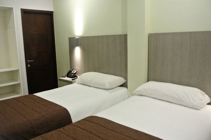 Room 6 of 74