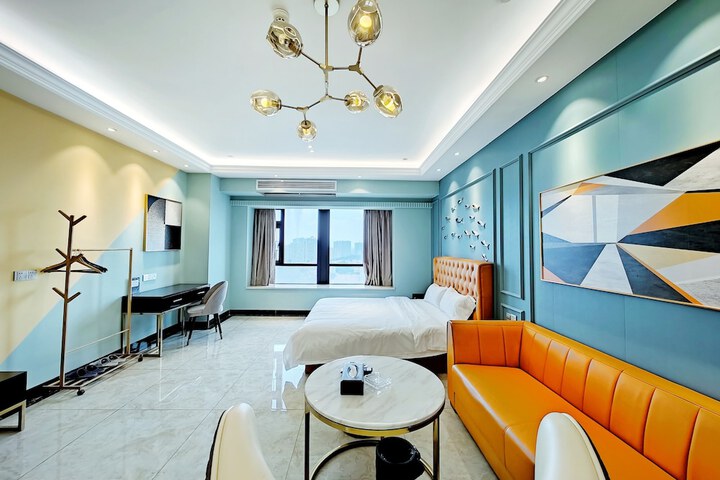 Room 2 of 30