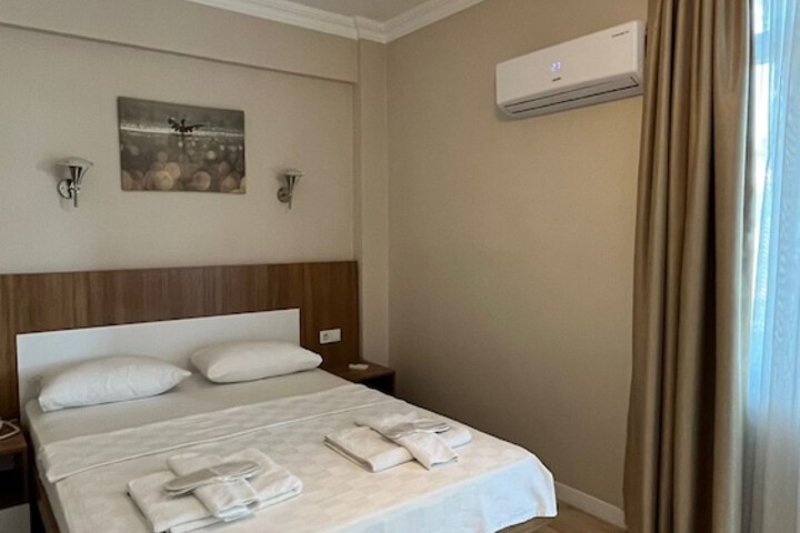 Room 32 of 97