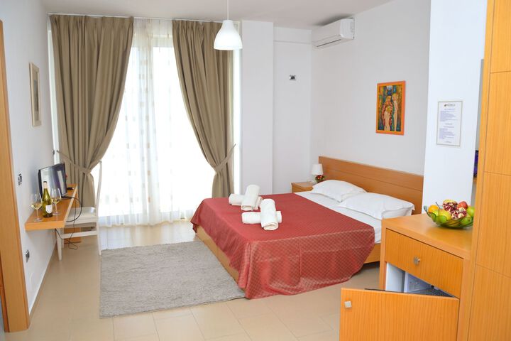 Room 7 of 38