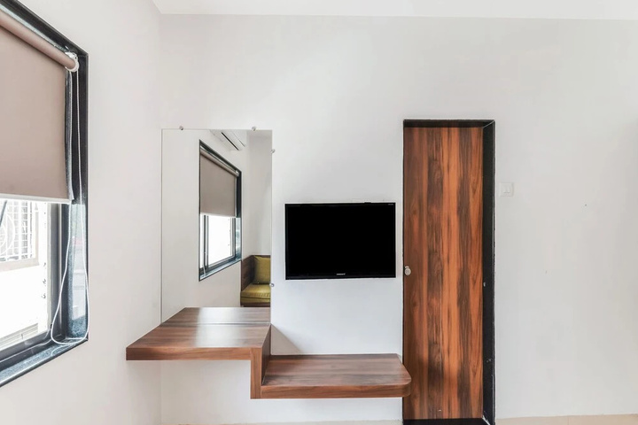 Room 3 of 10