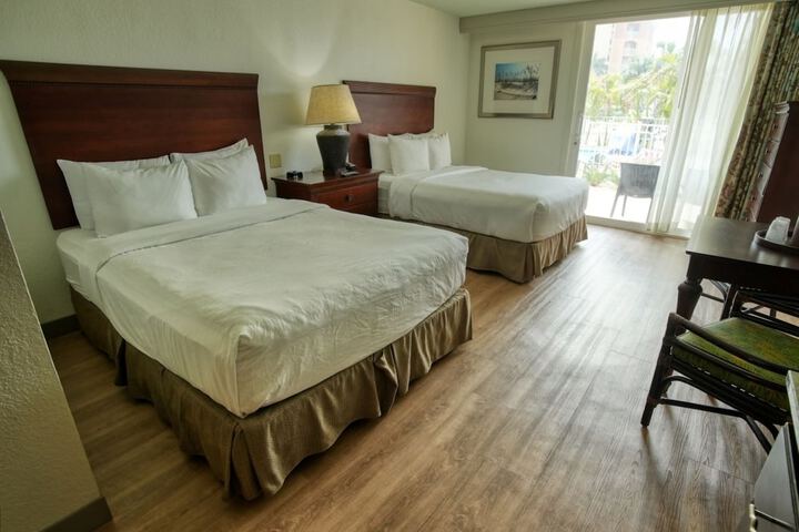 2 Queen Beds Marina View (7 of 15)