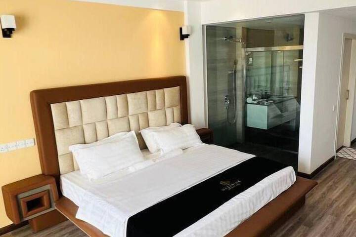 Room 8 of 25