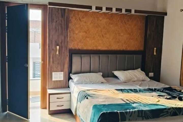 Room 5 of 13