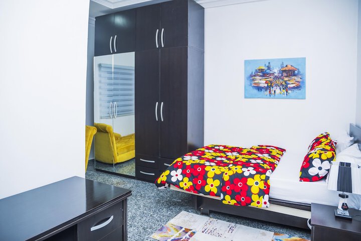 Room 13 of 21