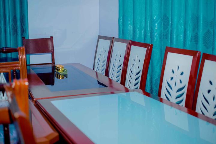 Dining 10 of 18