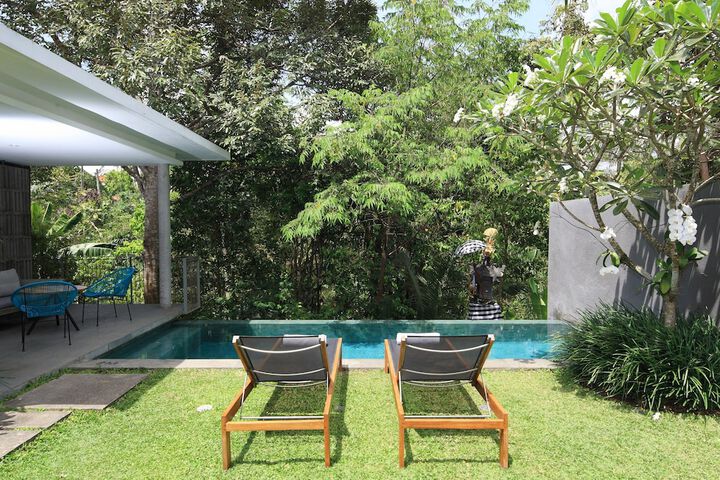 Pool Hotel