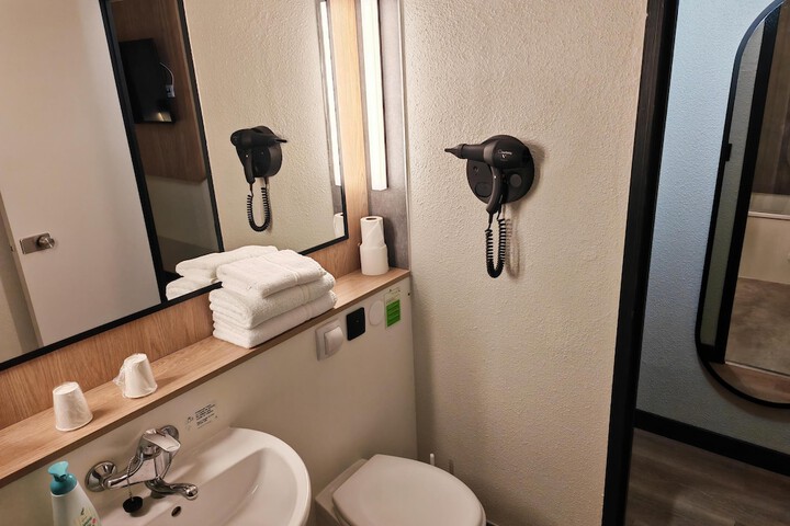 Room 19 of 49