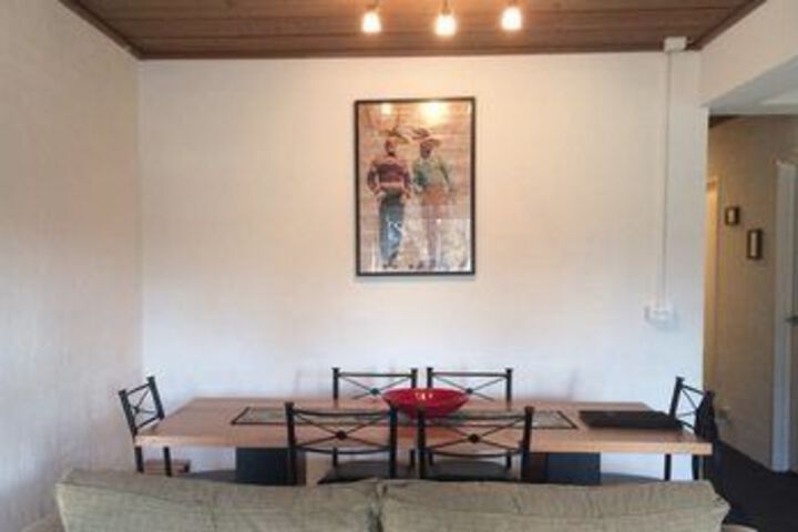 Room 4 of 6
