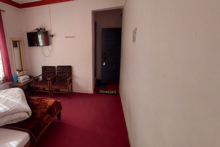 Room 6 of 14