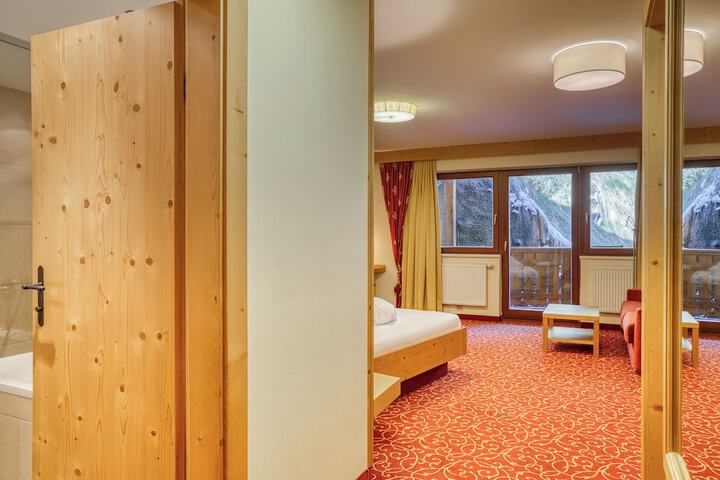 Room 25 of 133