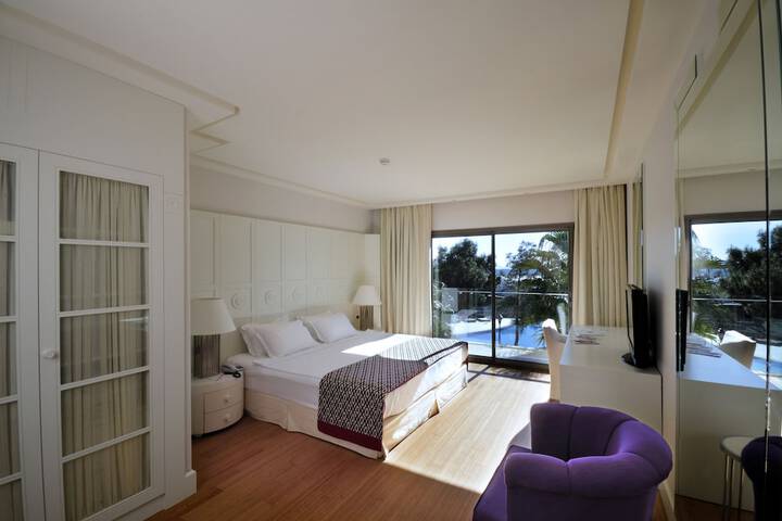 Room 3 of 79