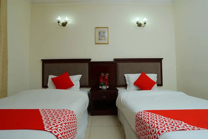 Room 4 of 14