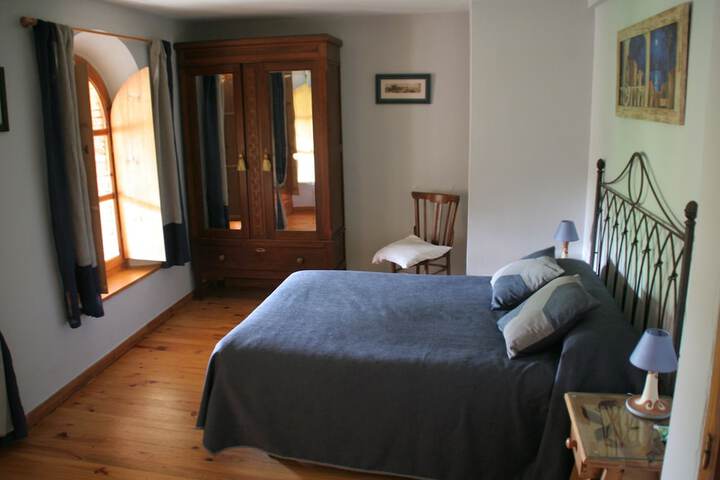 Room 2 of 16