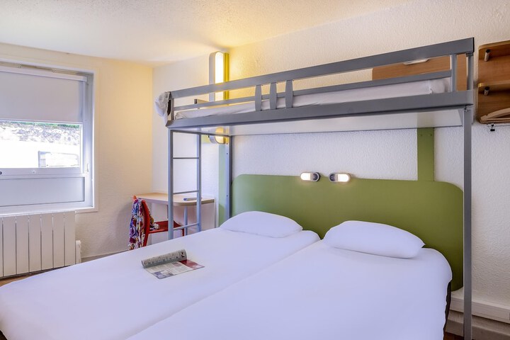 Room 8 of 31
