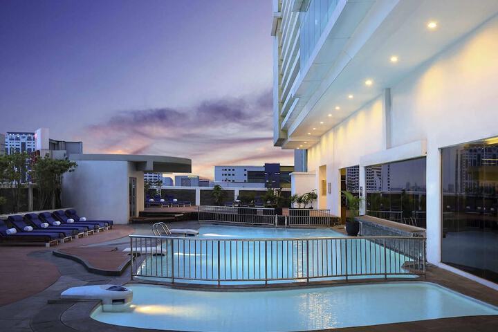 Pool Hotel