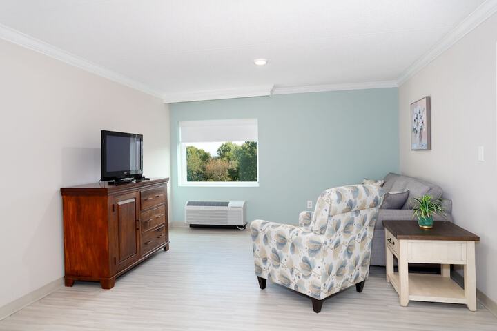 1 King Bed (6 of 23)