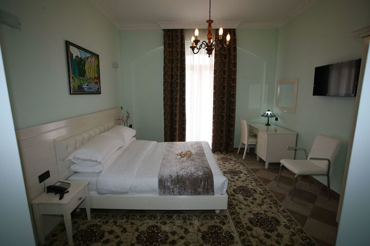 Room 4 of 55