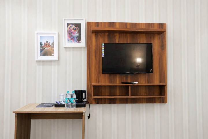 Room 8 of 50