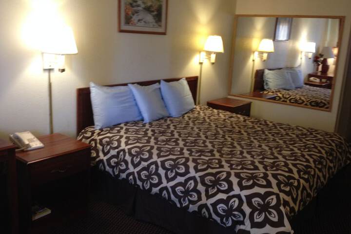 Room 11 of 20