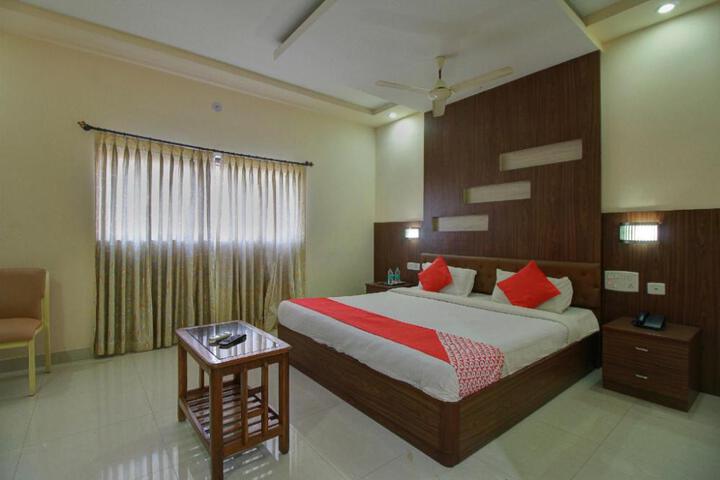OYO Diana Hotel