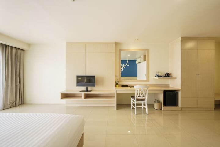 Room 9 of 32