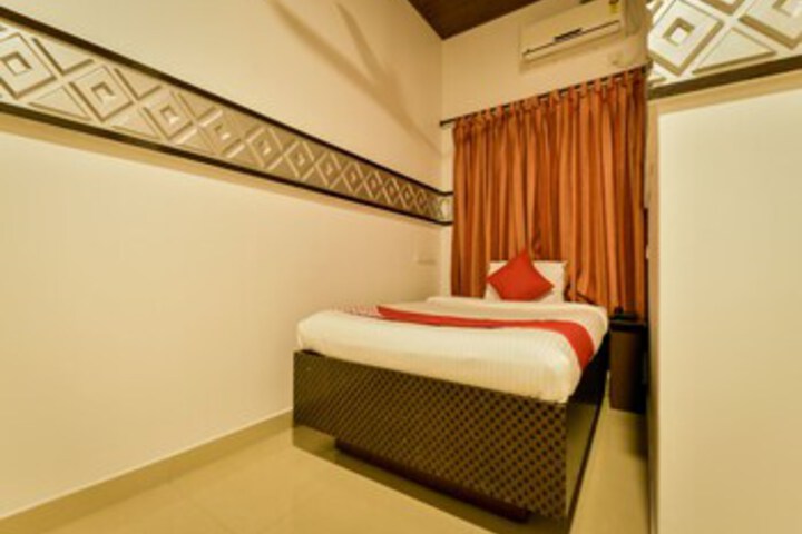 Room 15 of 28