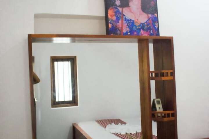 Room 8 of 25