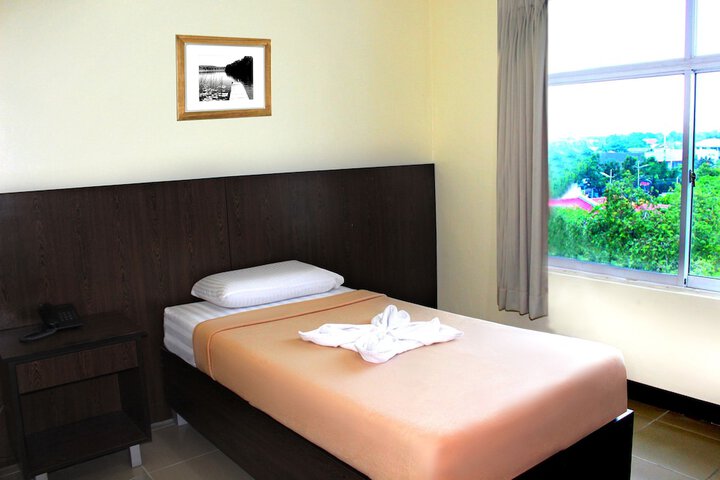 Room 6 of 42