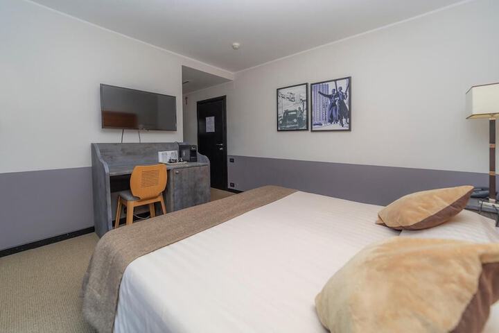 Room 9 of 39