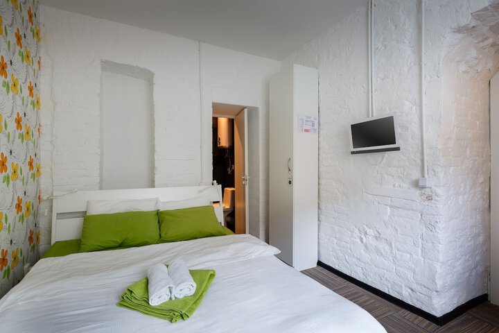 Room 16 of 44