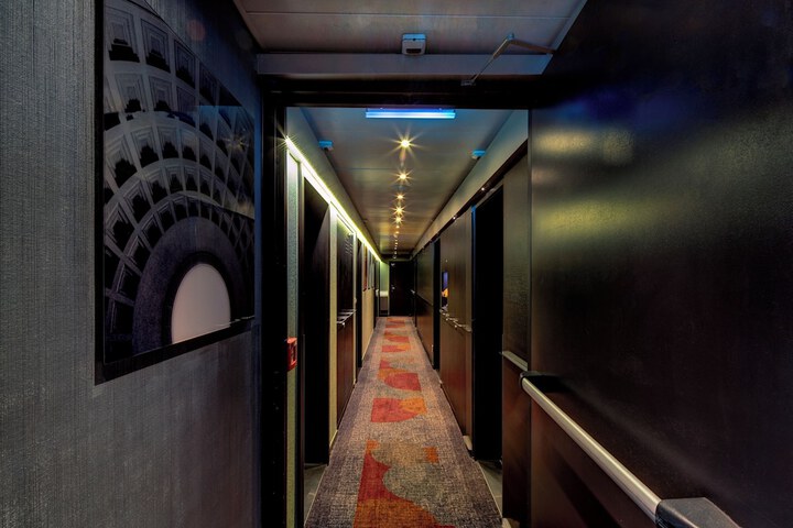Entrance & Lobby