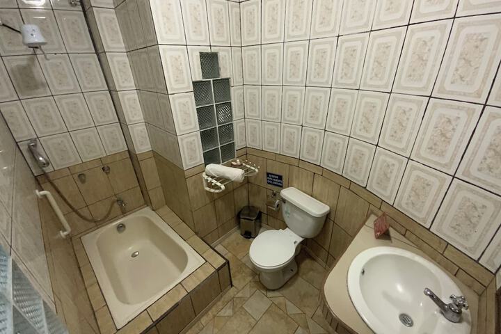 Room 33 of 49