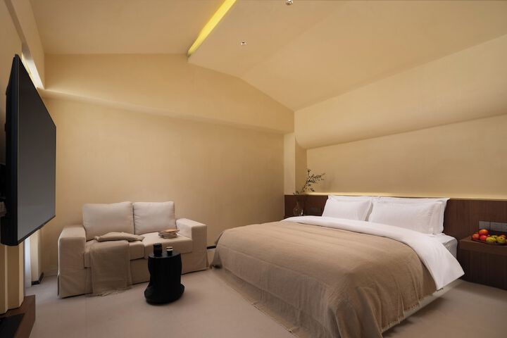 Room 35 of 80