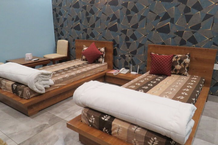 Room 8 of 9
