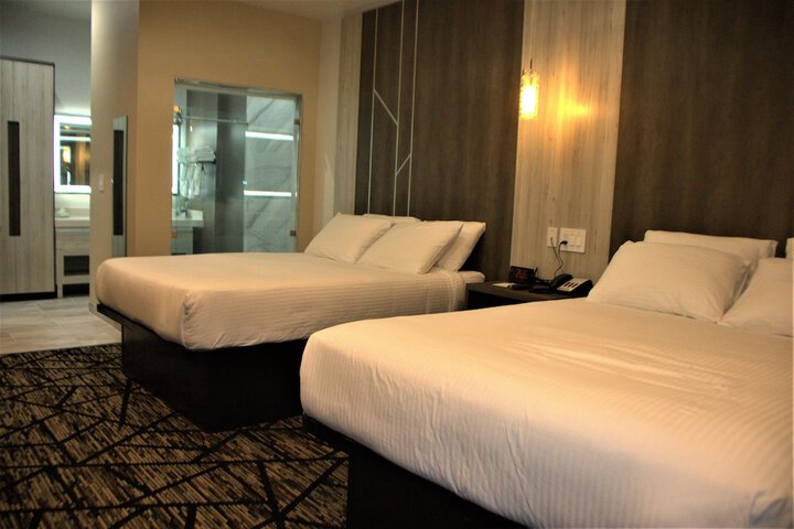 Room 8 of 18