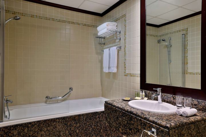 Room 122 of 199