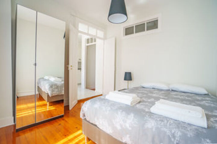 Room 28 of 263