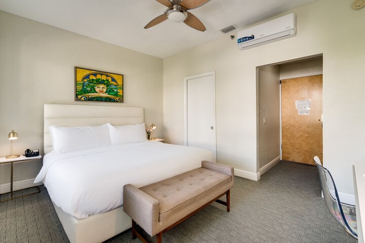 1 King Bed (7 of 17)
